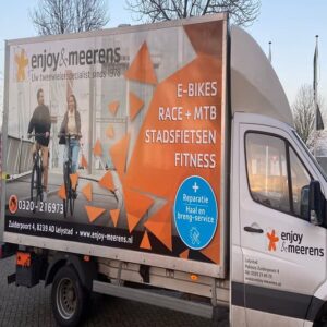 Vrachtwagen Enjoy & Meerens, zijkant afgebeeld